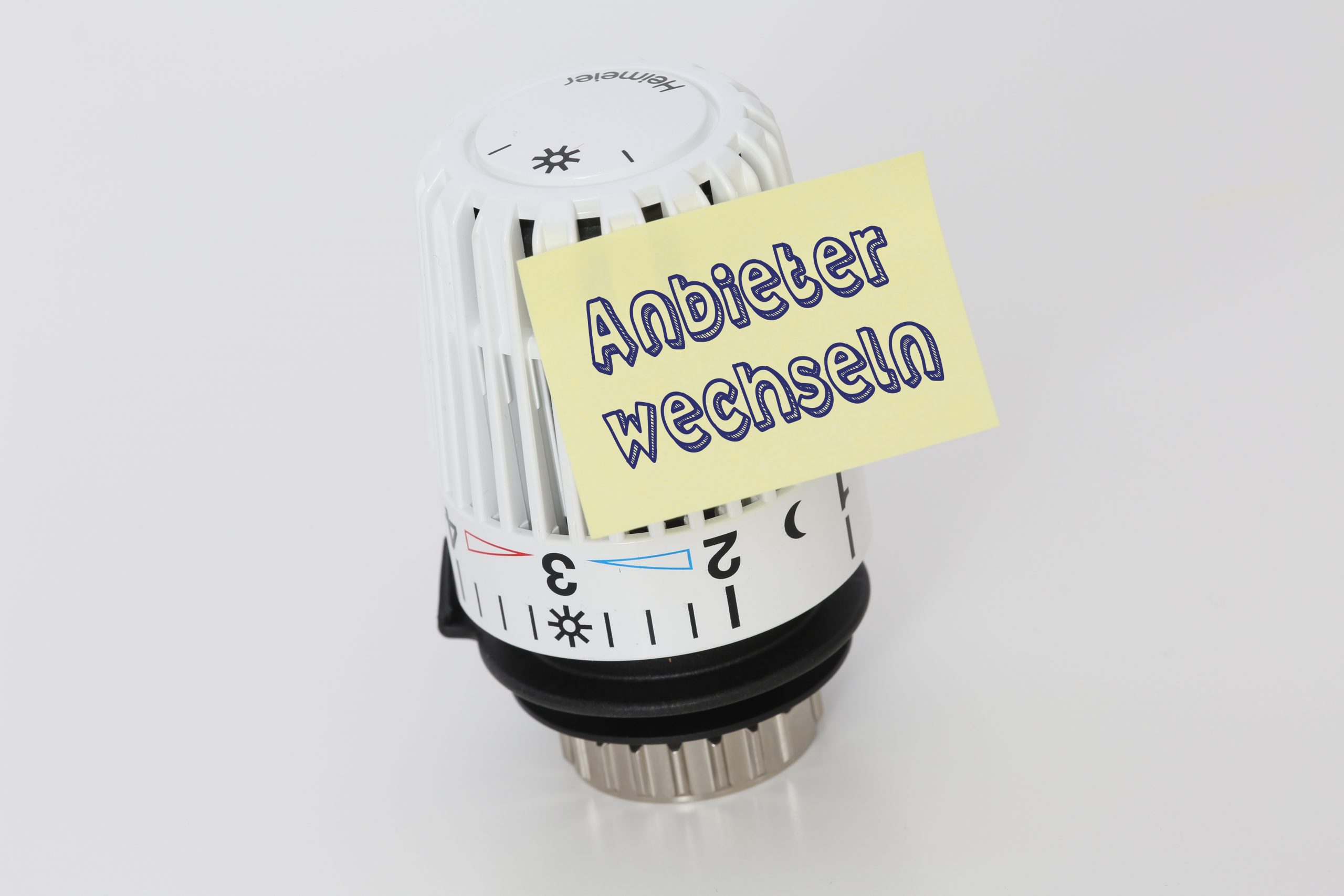 Energietarife vergleichen und durch Anbieterwechsel Heizkosten sparen: Symbolisches Bild mit Thermostat und Hinweis.