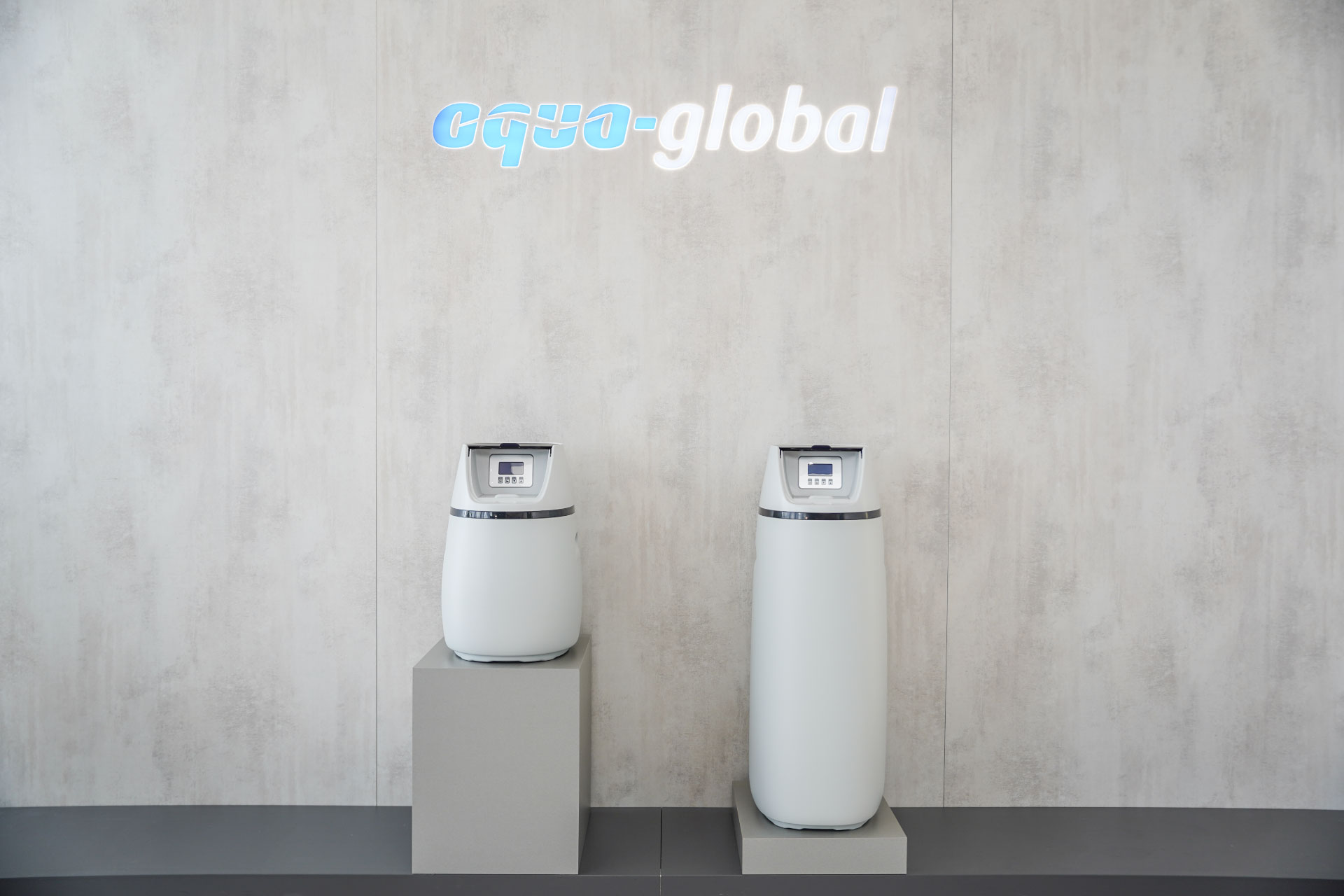 Aqua Global Wassersysteme auf Präsentationspodesten